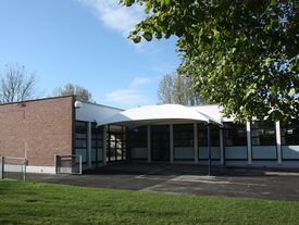 Préau extérieur à l'école élémentaire (photo de 2013)