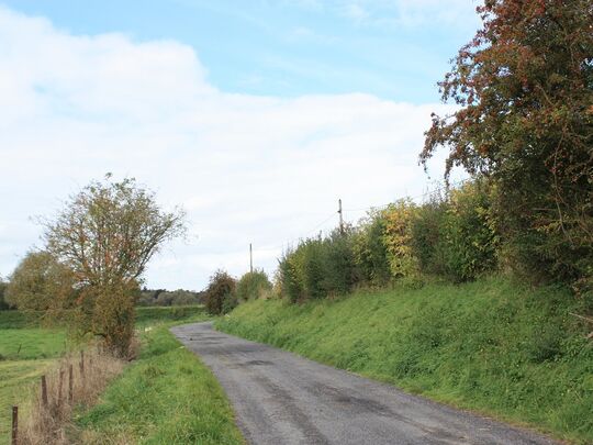 Le chemin de Saméon, à l'automne 2015 (photo prise regardant vers le nord, en sens inverse de celui proposé pour le circuit).