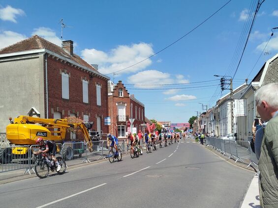 Passage des coureurs dans la rue Roger Salengro.