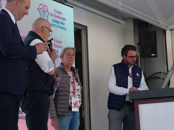 Madame le maire avec les organisateurs de la course.