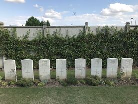 Les sépultures, de l'avant vers l'arrière du cimetière. Partie 3 sur 7.