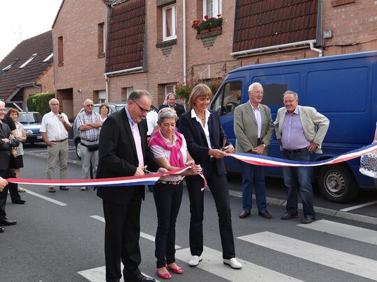 Inauguration des travaux de la rue des Acacias en 2014 avec Monsieur Franck-Olivier Lachaud, Sou-Préfet de Valenciennes, et Madame Valérie Létard, Présidente de Valenciennes Métropole.
