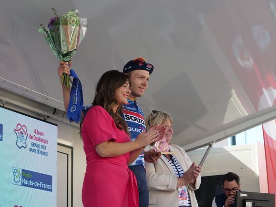 Remise de prix à l'arrivée.