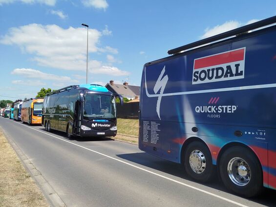 Photo d'un des nombreux bus présents lors de cette journée (celui de la Soudal).