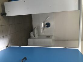 Sanitaire accessible aux personnes à mobilité réduite.